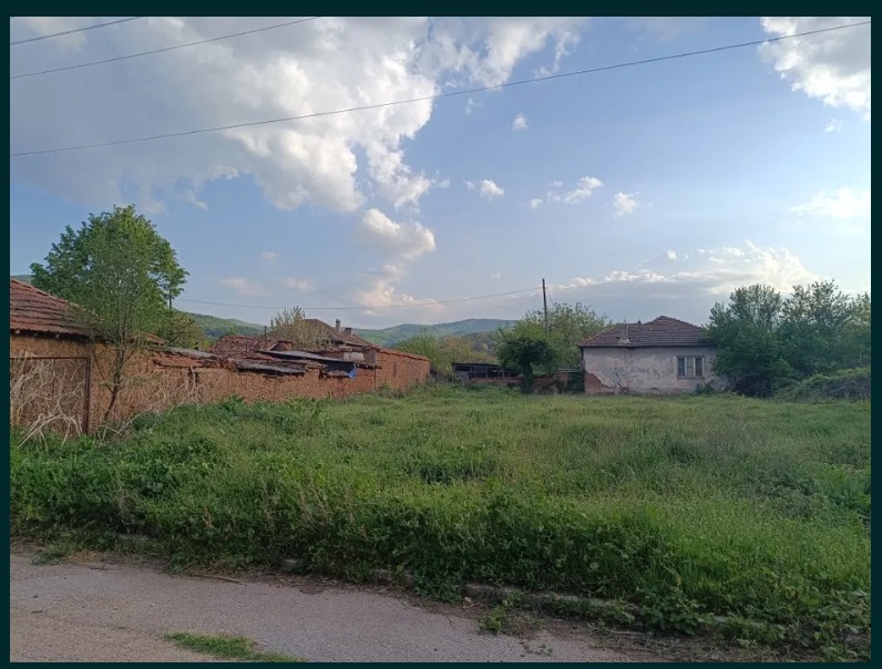 Plot – 11200 EUR
